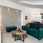 Friends & Family Apartman