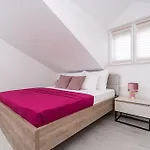 Apartman Friends & Family