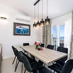 Apartman Friends & Family