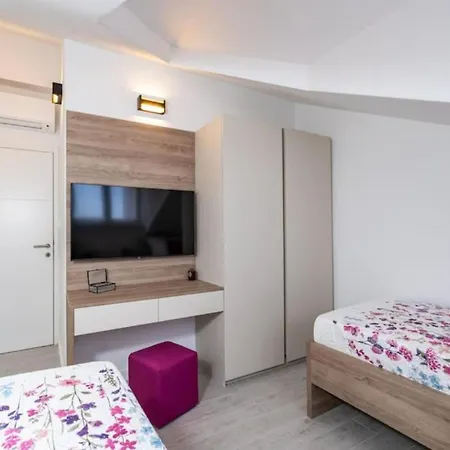 شقة Friends & Family