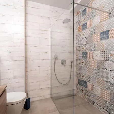 Friends & Family شقة