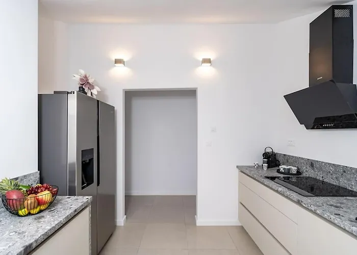 Friends & Family Цавтат