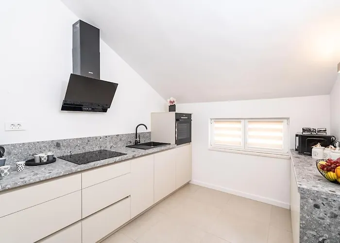 Friends & Family Цавтат