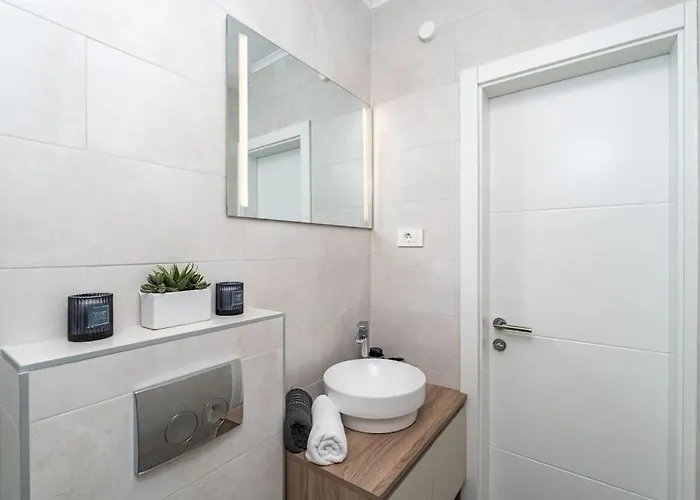 Friends & Family * Cavtat