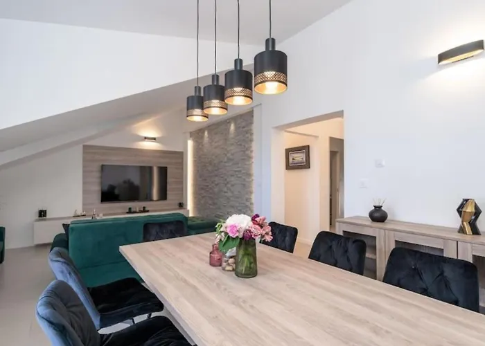 Friends & Family * Cavtat