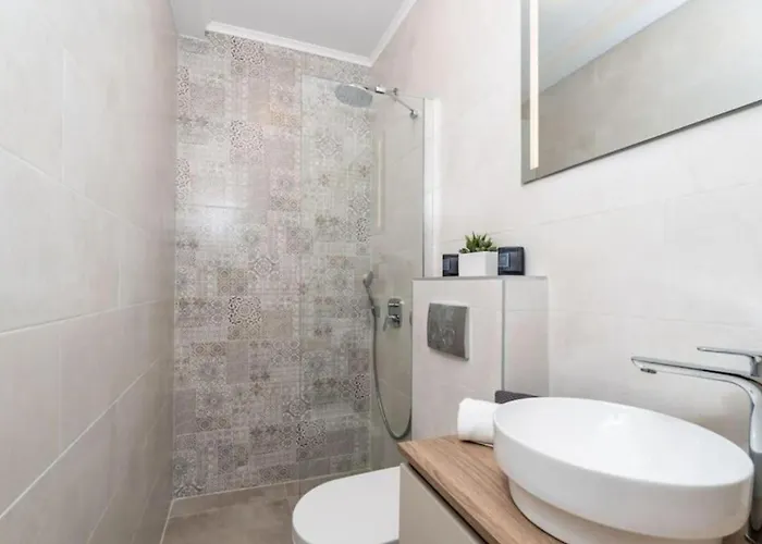 Friends & Family Цавтат