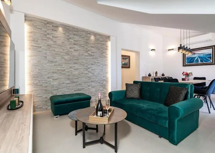 Friends & Family * Cavtat