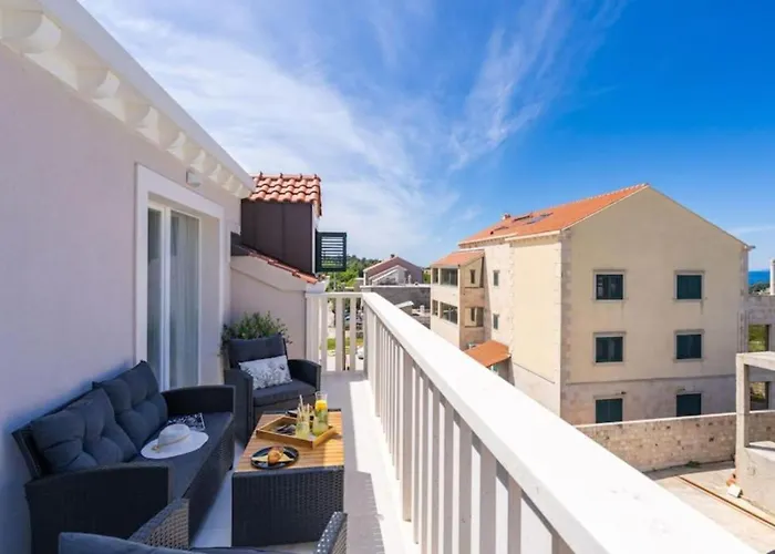 Friends & Family Цавтат