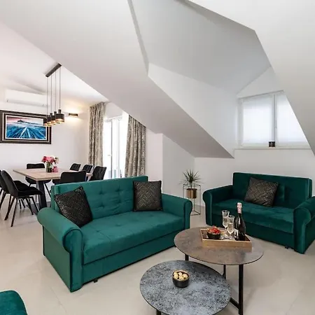 Friends & Family 察夫塔特