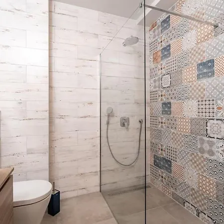 Friends & Family 公寓 *