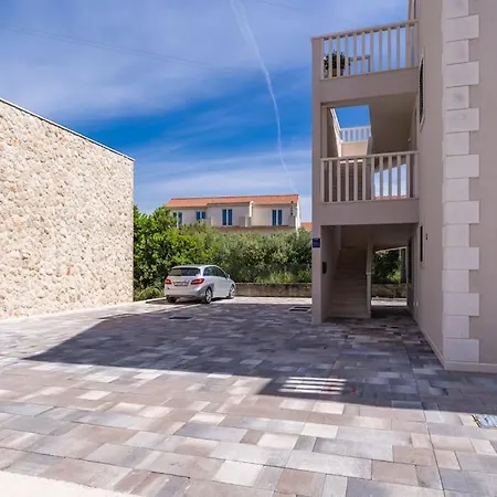 Friends & Family 公寓 *