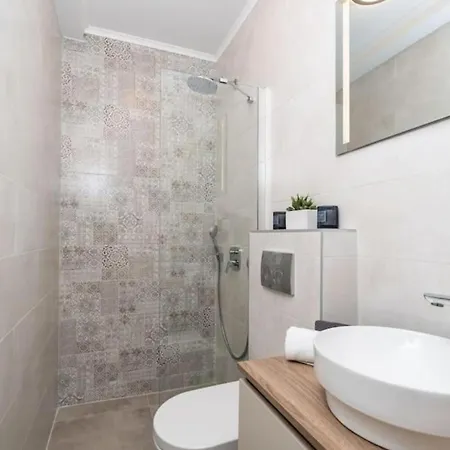 Friends & Family 察夫塔特